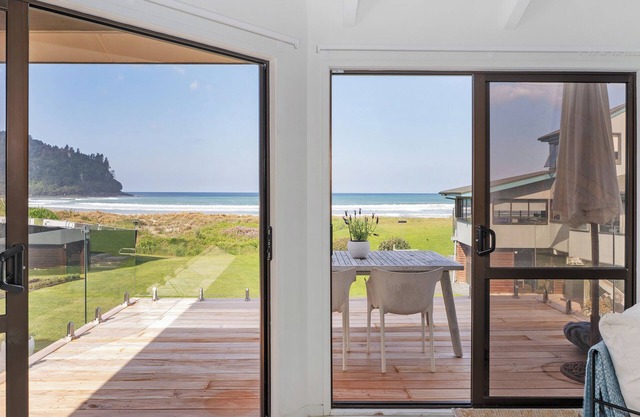 3BR Luxury Beach Home with BBQ