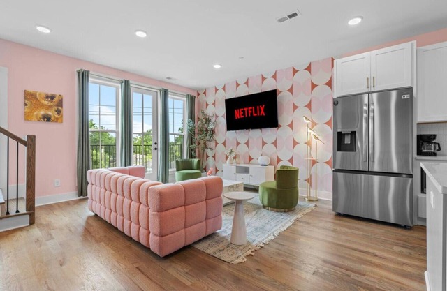 3BR Spacious Getaway | 10 Guests | Rooftop Lounge