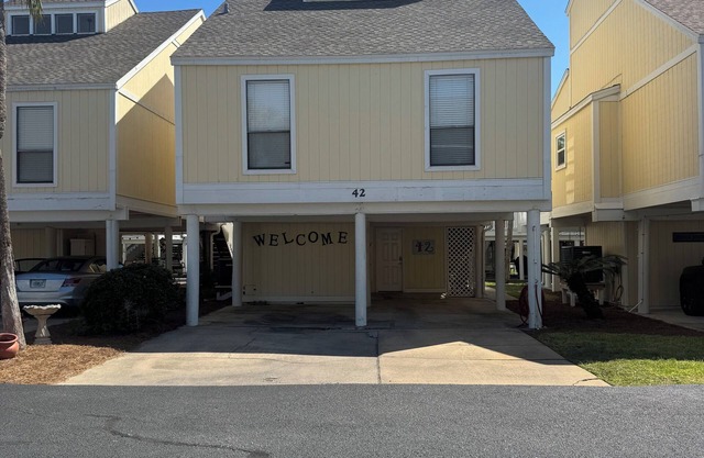 3BR Villa in Sandpiper Cove with private beach access and multiple amenities.