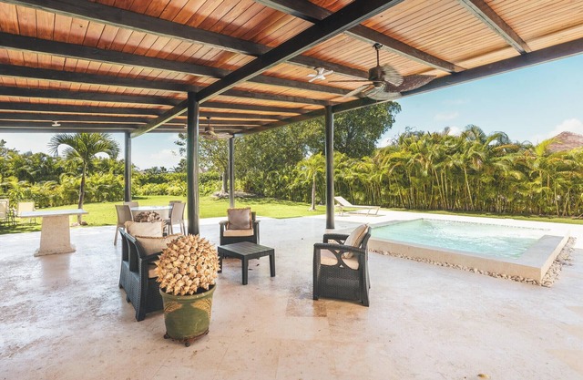 Villa with 3BR/patio/ pool/bbq/ in Green village