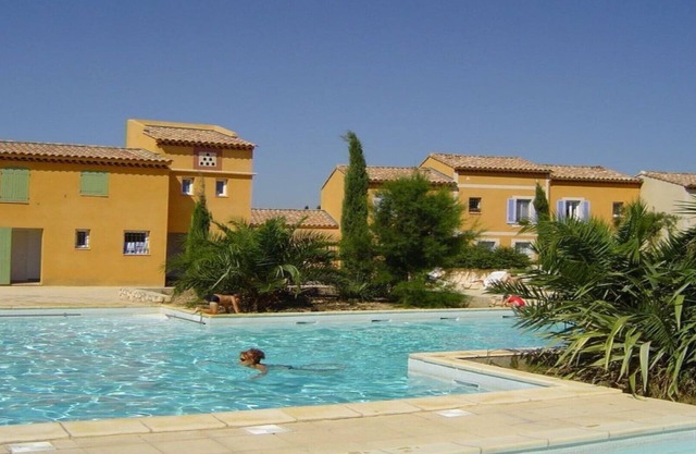 CASA CLIMATISEE, con JARDIN cerrado, piscinas deportivas y PISCINAS.