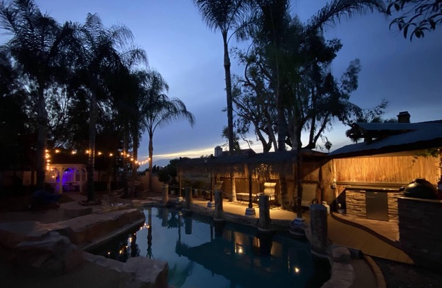 4 Bed 2 Bath, Swimming Pool, Billiards Table