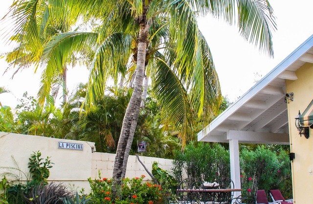 4 Bed 2 Bath Tropical Aruba Villa Oasis cerca de todo!