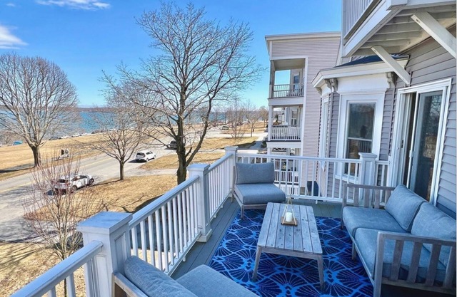 4 bed 4 bath home with Casco Bay views, walk to downtown Portland