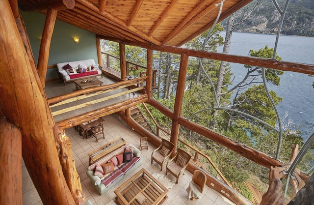 4 BED / 5 BATH, LUJO LAKEFRONT HOME