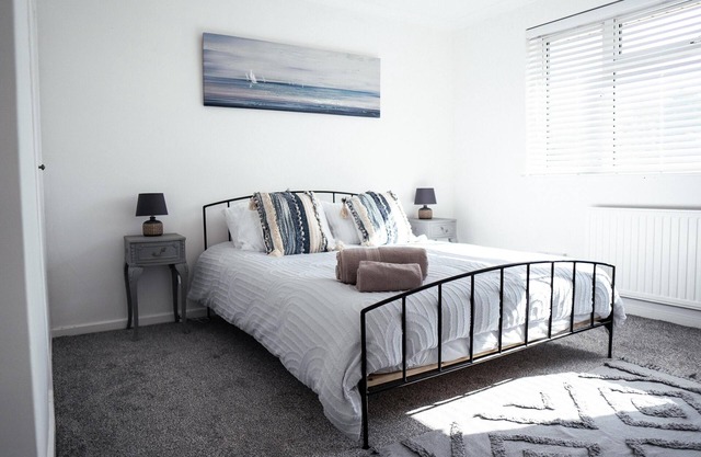 Inviting 4-Bed House in Kettering