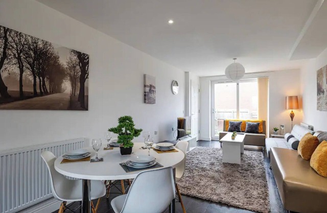 4 bed townhouse with rear garden and FREE parking