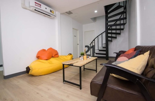 4 Bedroom MonkeyNap Hostel