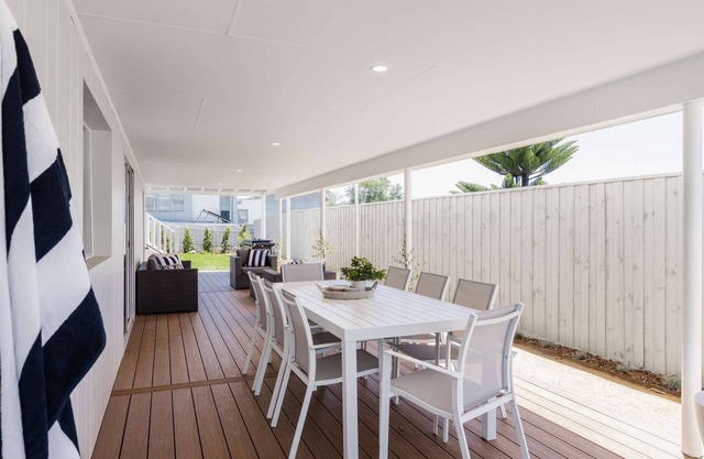 4 Bedroom 2 Bathroom house with water views only 100m to the beach and shops