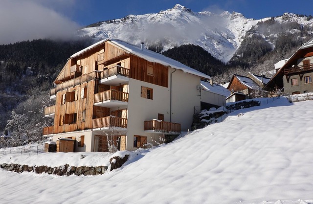 Moderno apartamento de 4 dormitorios en Vaujany con jardín, cerca de Alpe d'Huez