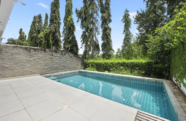5 dormitorios / baño para 14 personas, piscina privada. 7 kms a Patong