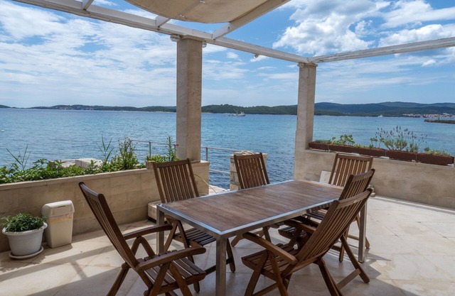 4-bedroom beachfront Villa Sea Wave, Orebič