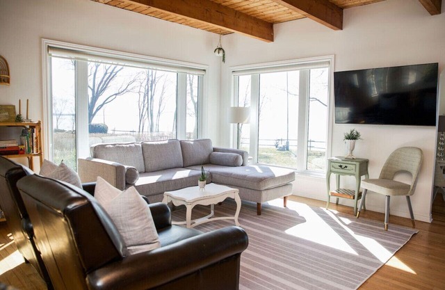 4 Bedroom Cottage on the Lake