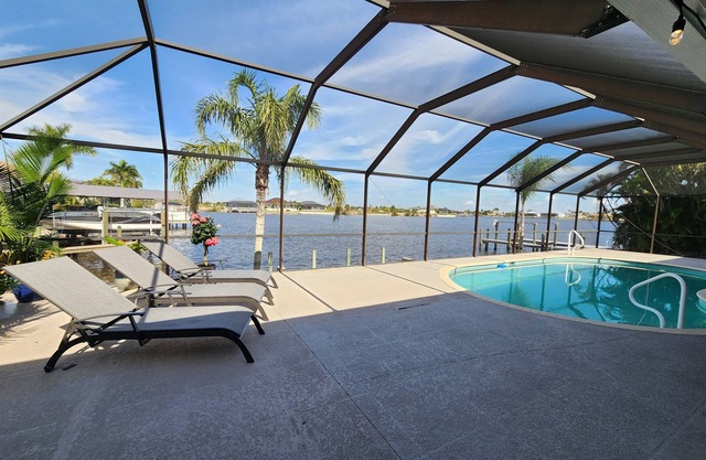 4-bedroom Gulf access, heated pool, lanai, dock