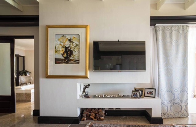 4-bedroom house in beautiful Llandudno, CapeTown GLORIOUS VIEWS OF THE ATLANTIC