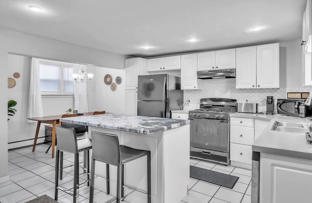 4-bedroom house in Norwich with Hot tub and 13 minutes to Mohegan and Foxwoods