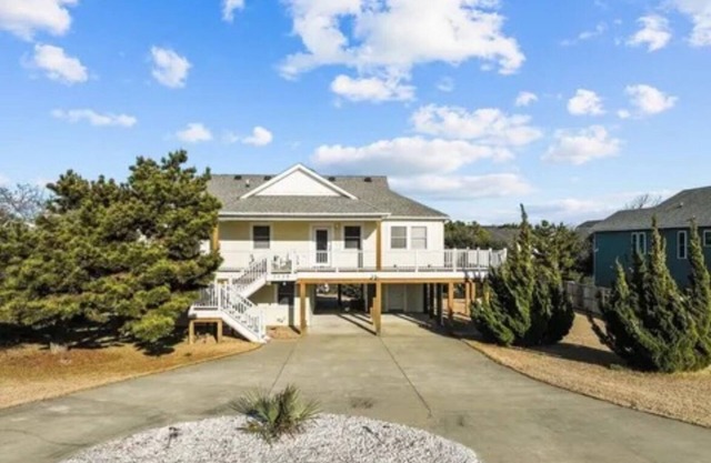 4-Bedroom House w/HOT TUB-Beach, Entertainment and Restaurants Close Proximity