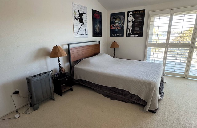 4-bedroom house W/ Ocean Views in Solana Beach with AC, WiFi. Relax and unwind.
