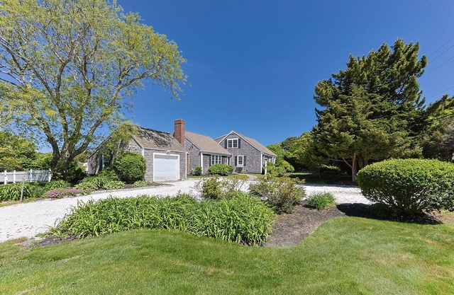 4-bedroom house with Tennis Court and outdoor kitchen just steps away from beach