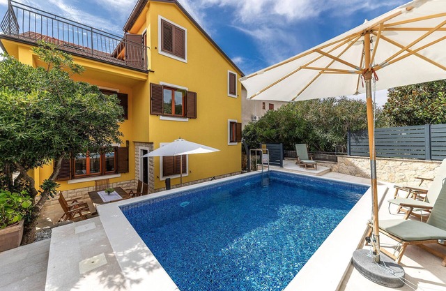 Preciosa casa de 4 dormitorios en Selce