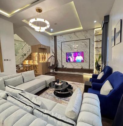 4 bedroom luxury apartment chevron drive