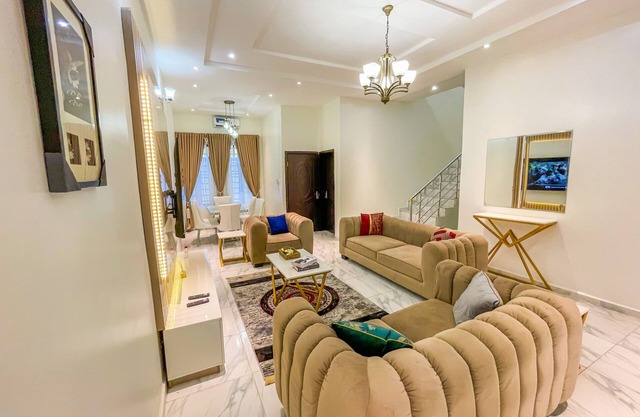 4 Bedroom Luxury (Entire) Apartment