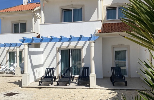 Villa de 4 habitaciones en condominio privado con piscina