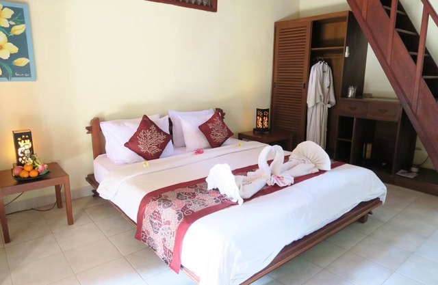 Villa de 4 dormitorios con piscina, jardín, vista, desayuno # VJU