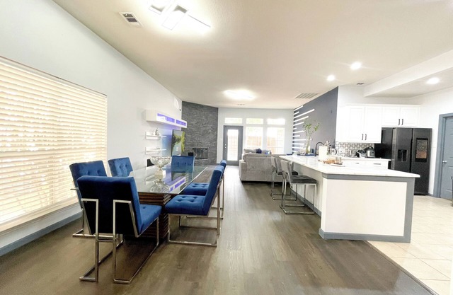 4 Bedrooms Modern Spacious Home in Frisco