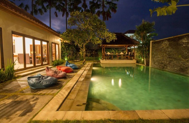 Villa de 4 dormitorios en Canggu, a poca distancia del club de playa de Finn