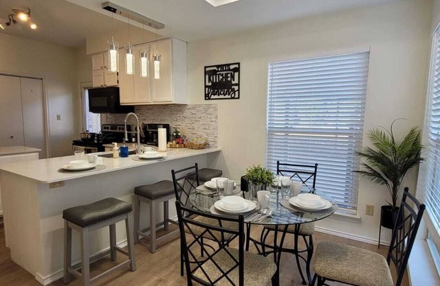 4 beds~3br-2.5 bath~family/Pets~Long-stay discount!-shopping/ DFW airport