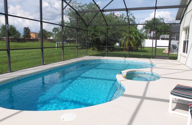 Lovely 4 BR 3 BA, piscina y spa aislados, Netflix WIFI AppleTV, comunidad cerrada