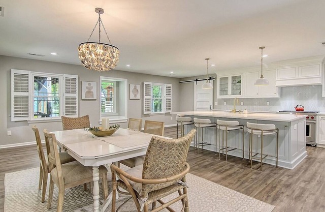 4 BR Beach House, Chef's Kitchen, Pet Friendly, 3 Minute Walk to Beach
