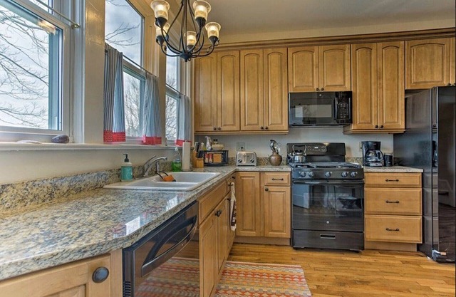 Casa de 4 dormitorios en Hendersonville, a 5 minutos a pie de la calle principal