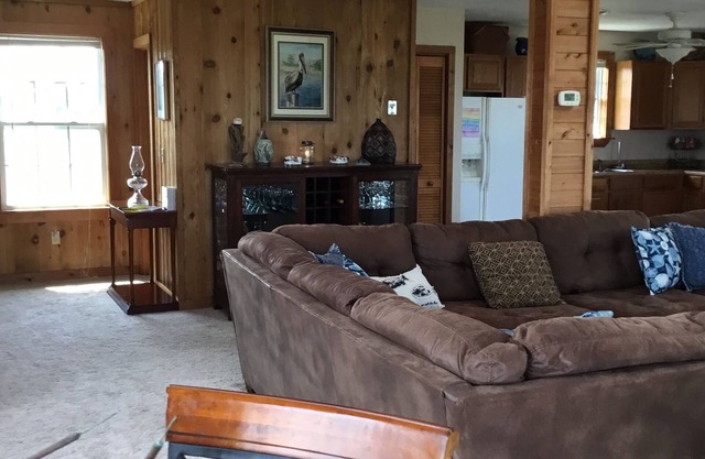 4 BR Oceanside easy beach access - home feeling!