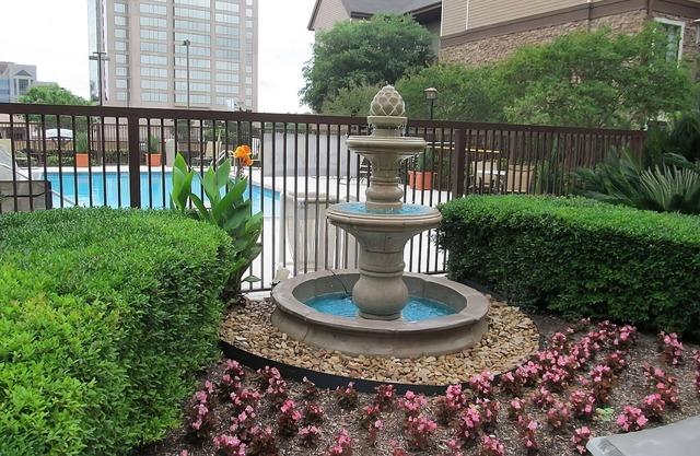 4 Family-friendly Suites w/ Full Kitchens! Pets are Welcome! With Outdoor Pool!