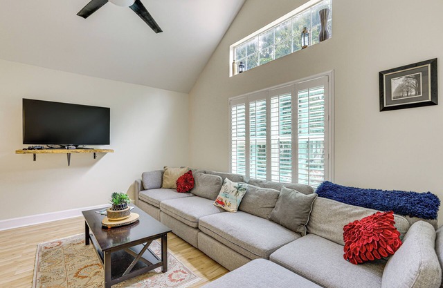 4 Mi to Beaches: St Simons Island Escape w/Patio!