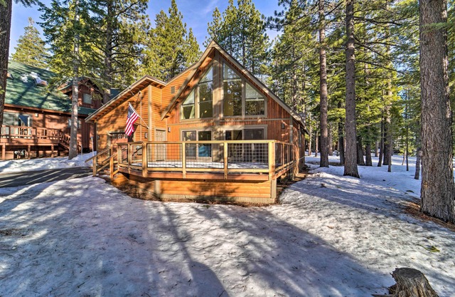 4 Mi to Dtwn Truckee: Tahoe Donner Home w/ Hot Tub