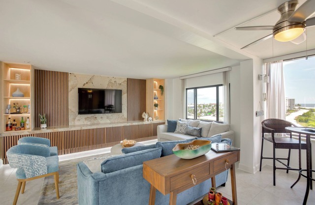 4 Mi to Lovers Key SP: Modern Condo w/Ocean Views