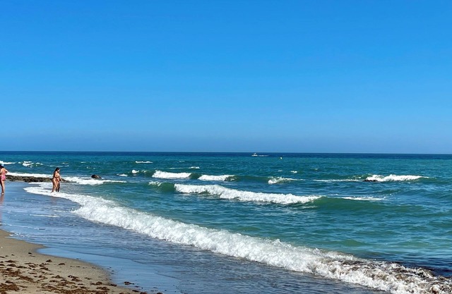 3/ New 2 bed 2 bath Apartment with community pool & local beach (3 mins drive)