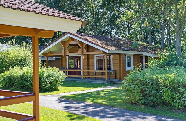 4-person bungalow with private sauna, veranda and washing machine at holiday park ’t Hooge Holt near Gramsbergen and nature.