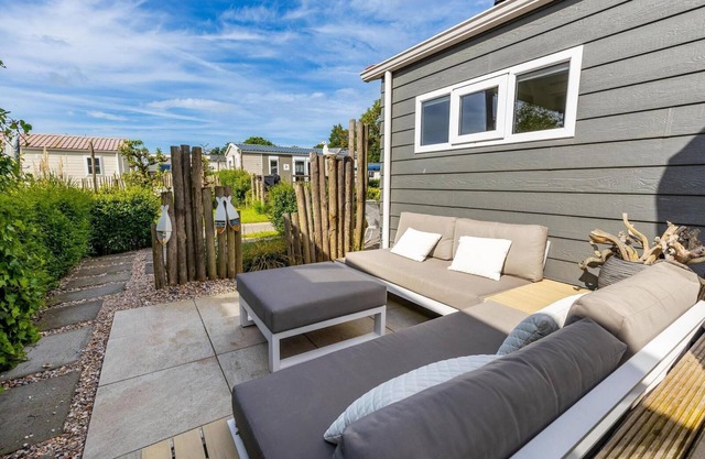 4-person holiday chalet on a family campsite in Oostkapelle 1500m from the beach