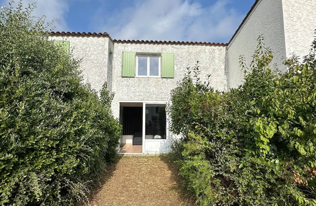 Villa de 4 Piezas, 3 Dormitorios, Mascotas Aceptadas, Aparcamiento, WiFi, Cerca del Mar