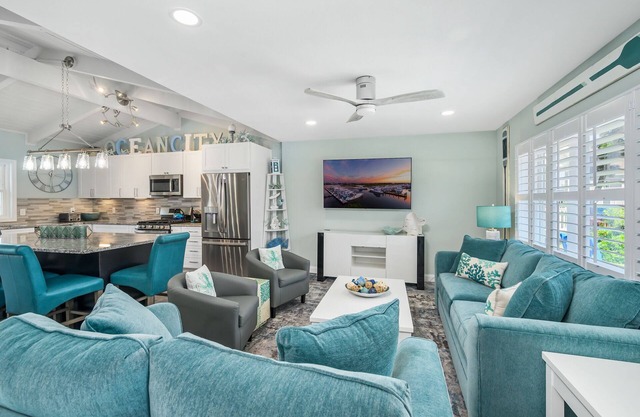 400 Bayshore is the definition of Serenity and Elegance, right in the heart of O