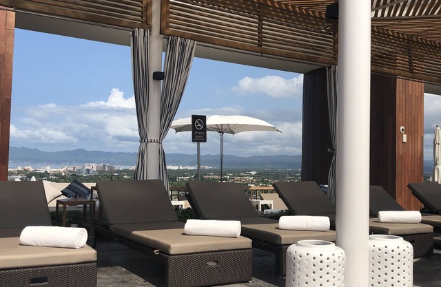 Resort de lujo, mayordomo, golf, masajes