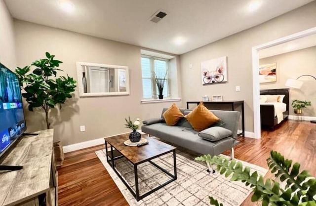 405 Spacious and superior 1BDR APT in center city