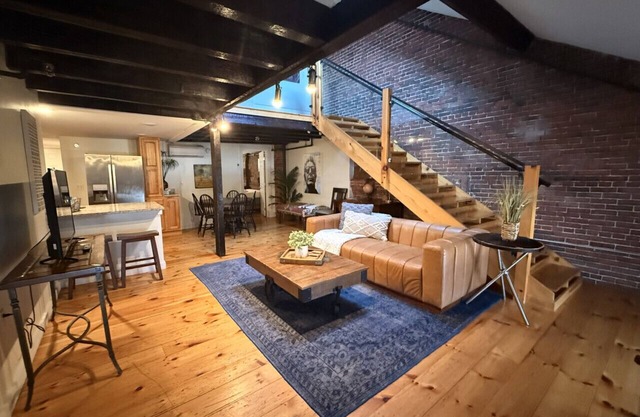 416 Fore St Apartment 2