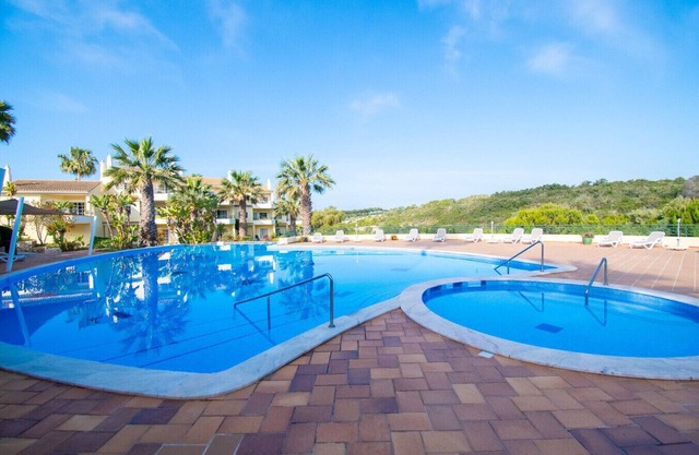 49 Presa da Moura Superbly 2 Bed Townhouse Close to Carvoeiro
