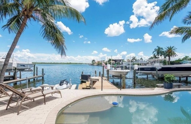4bd 2ba Waterfront House with Pool, Hot Tub & Boat!