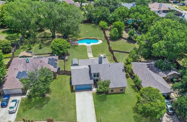 4bd home near airport w/ pool
